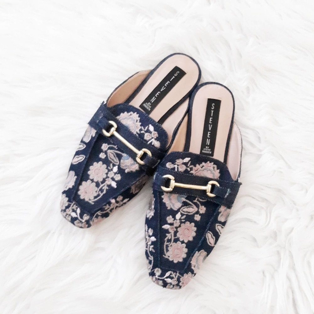 Steve Madden Navy Blue Floral Embroidered Mules